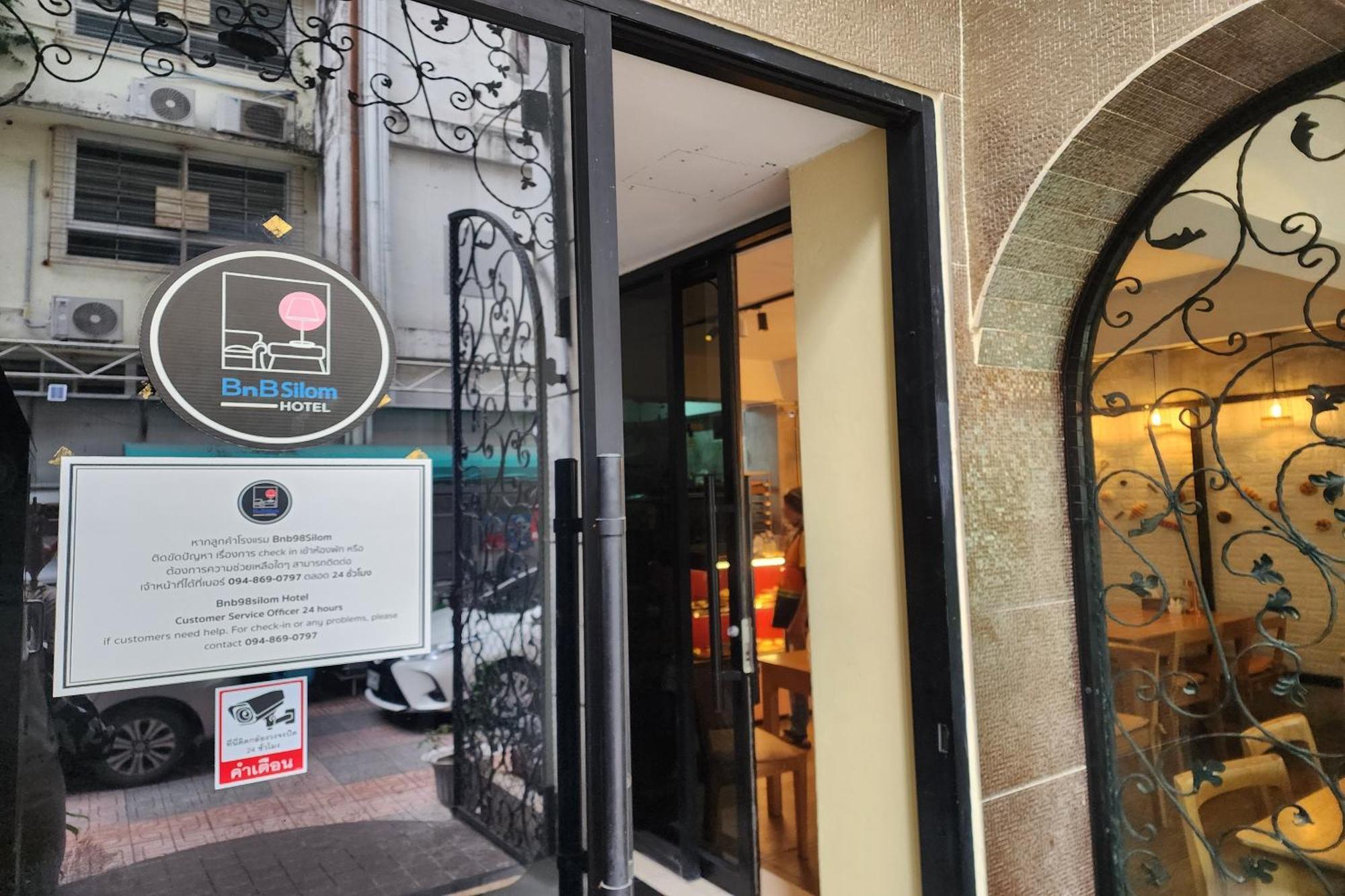 Bnb98 Silom Hotel バンコク都 エクステリア 写真